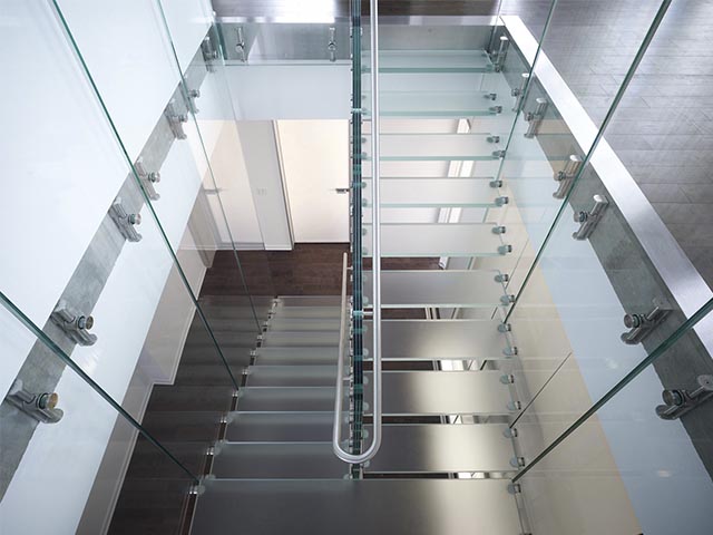 Фото стеклянных лестниц
