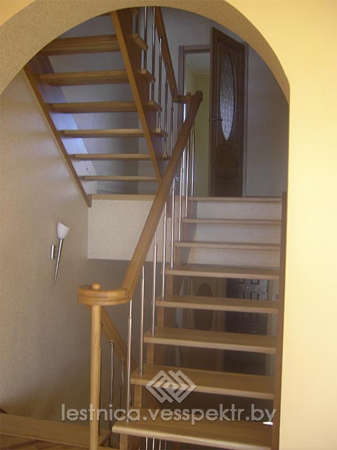 Комбинированная лестница на третий этаж