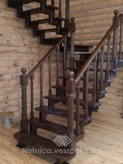 Комбинированная лестница в деревянном доме