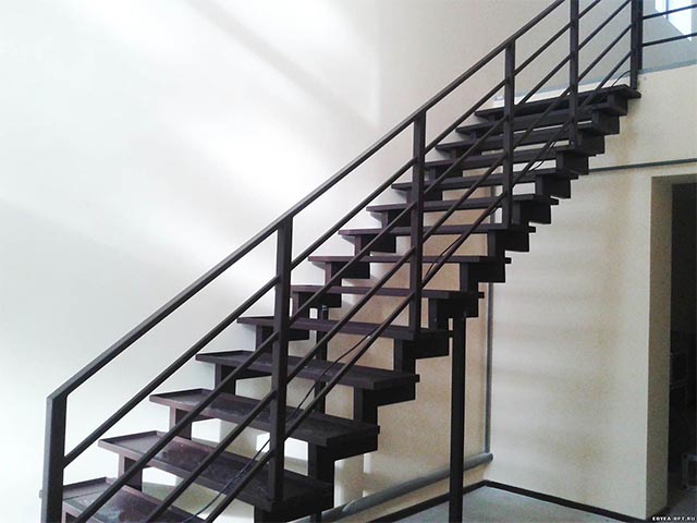 Металлические лестницы в дом фото