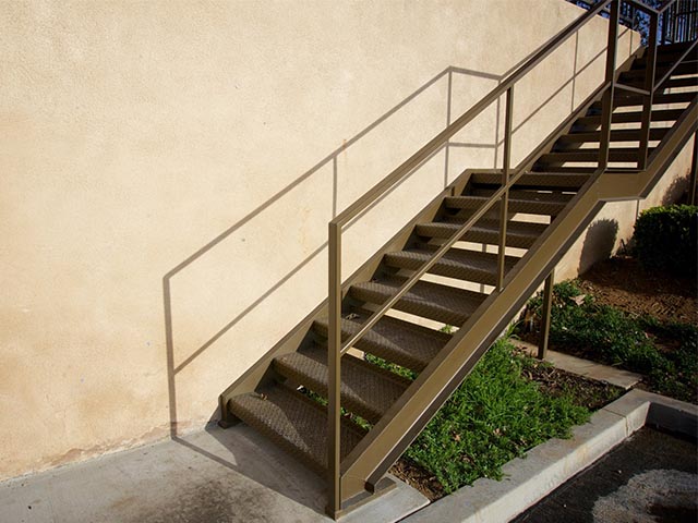 Монтаж металлической лестницы в Беларуси