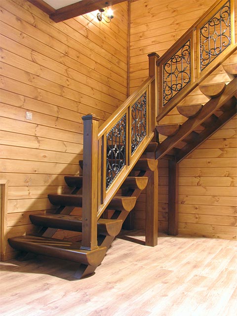 Стоимость изготовления деревянной лестницу