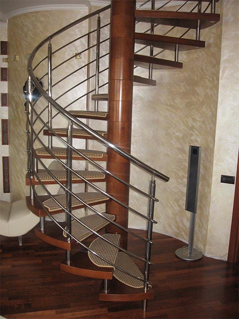 Винтовая лестница на второй этаж недорого